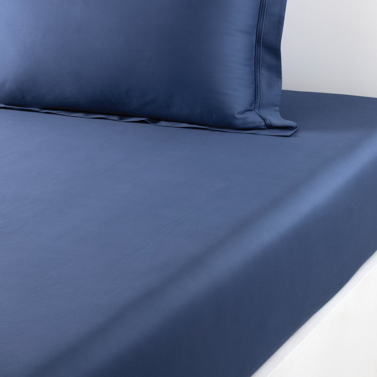 Triomphe Outremer Fitted Sheet by Yves Delorme