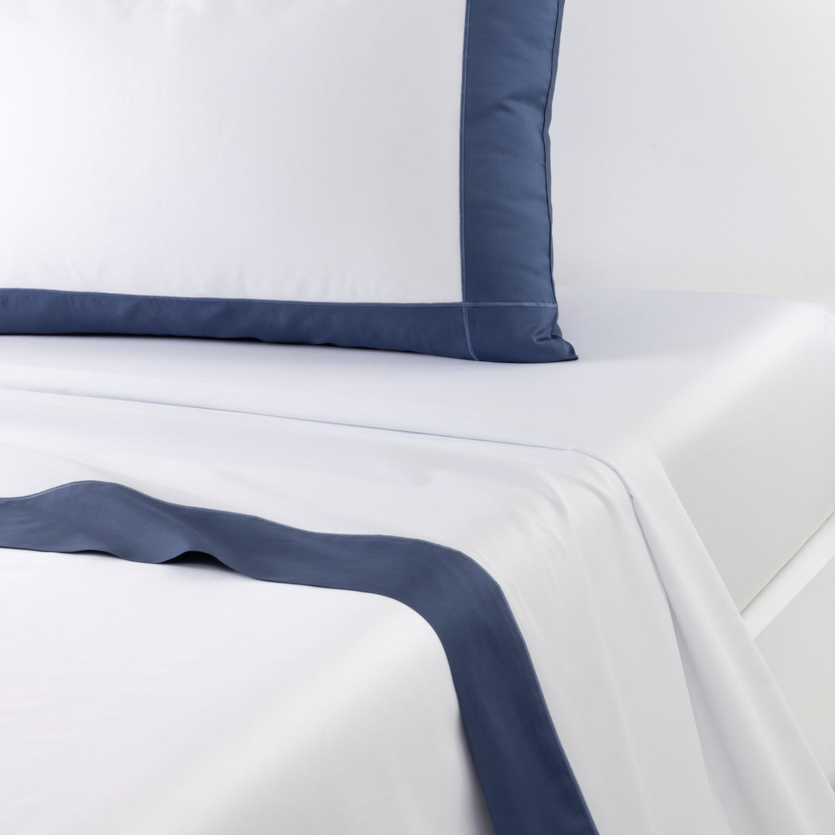 Apollon Outremer Flat Sheet by Yves Delorme