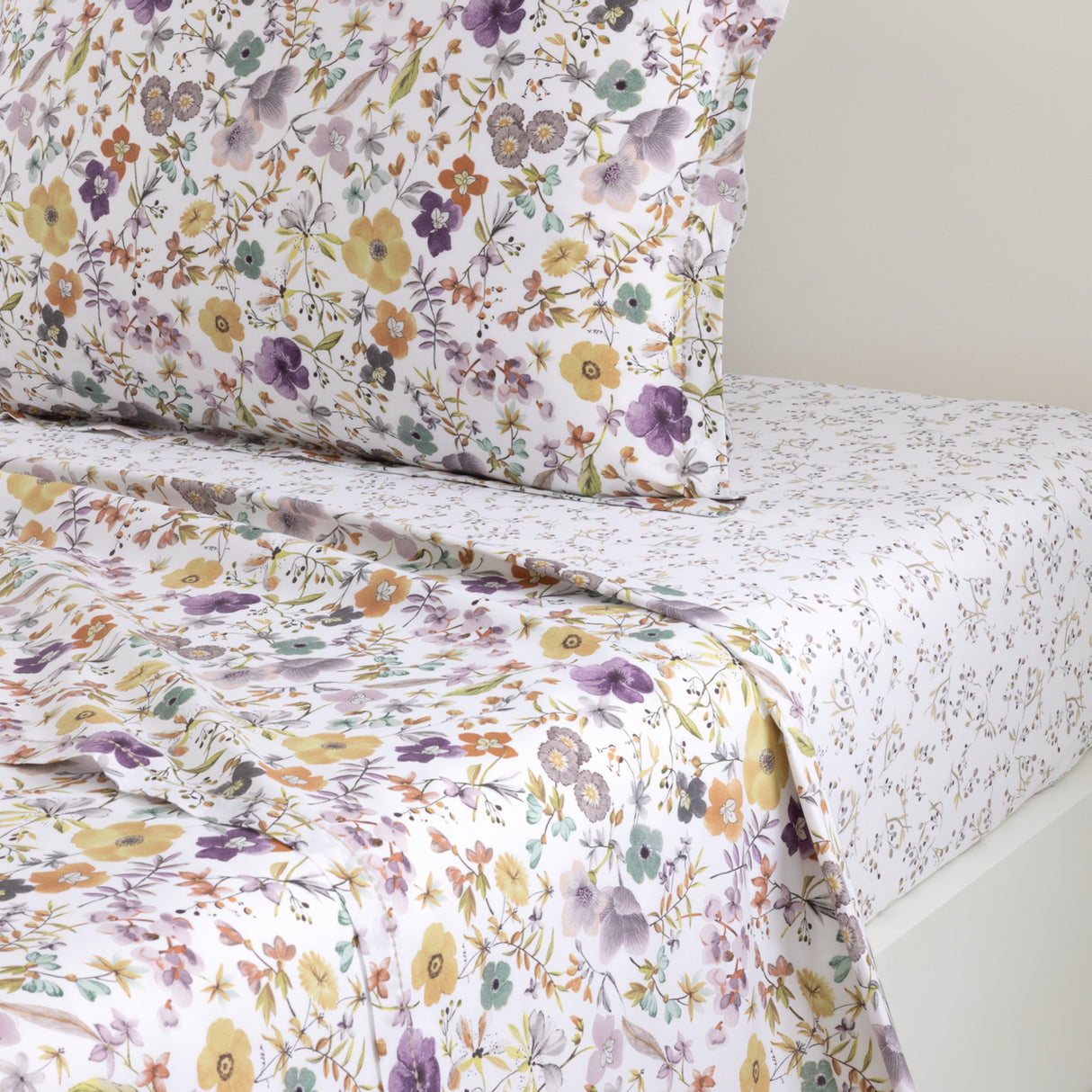 Fleurs Flat Sheet by Yves Delorme