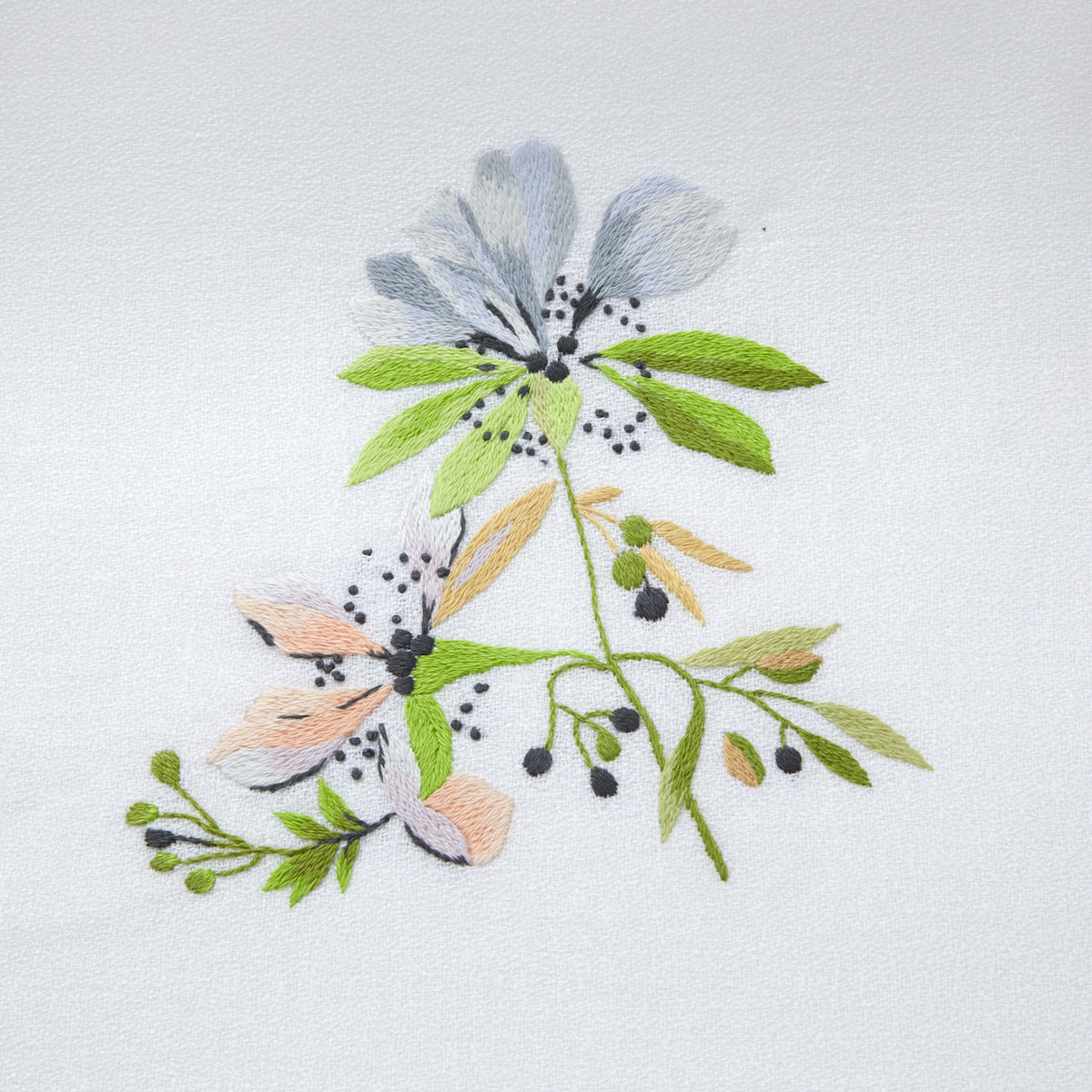 Fleurs Ancolie Guest Towel by Yves Delorme Couture
