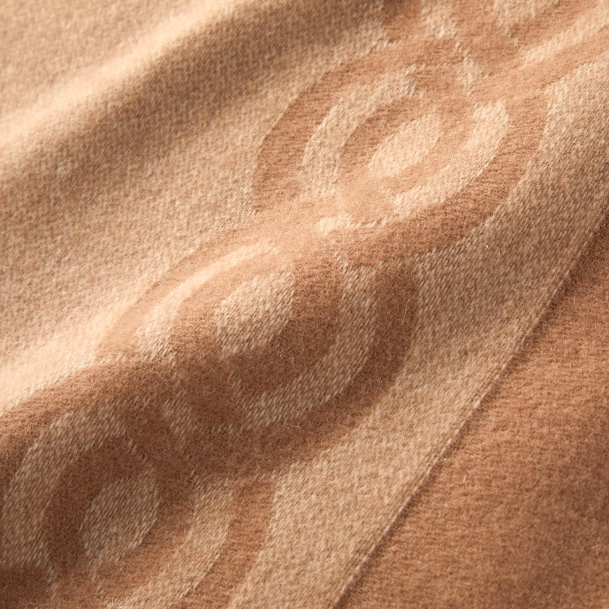 Chain Detail on Joyau Camel Cashmere Throw Blankets | Yves Delorme Couture Decor