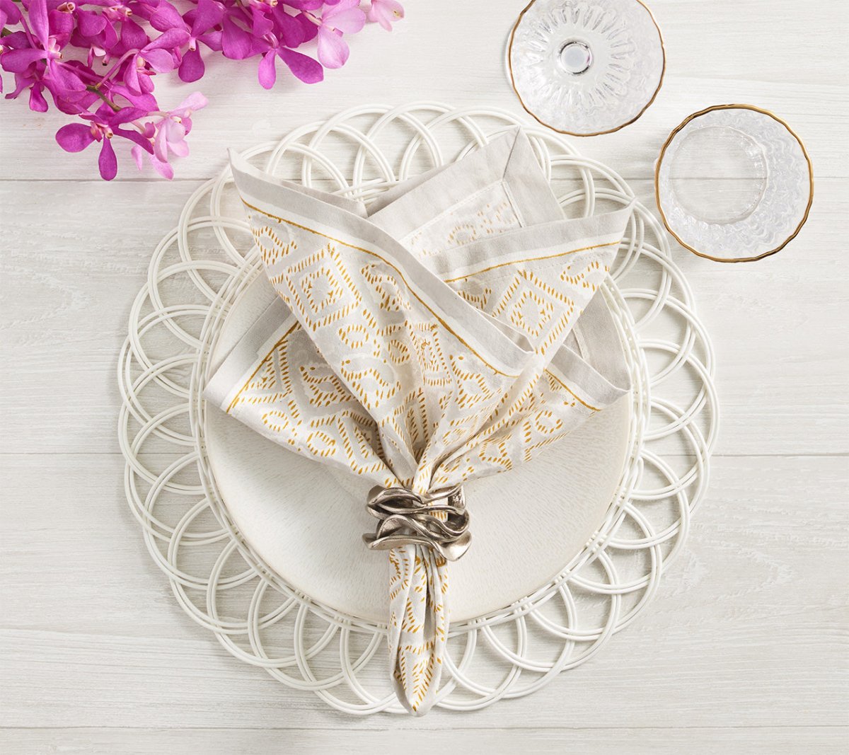 Alfresco Placemats Set of 4 in White by Kim Seybert - Table Setting Fig Linens and Home 1