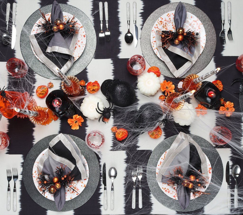 Dip Dye Napkin in Gray & Black Set of 4 by Kim Seybert Gray/Black 21"L x 21"W x 0.1"H Napkin - Set of 4 at FIG LINENS AND HOME 5