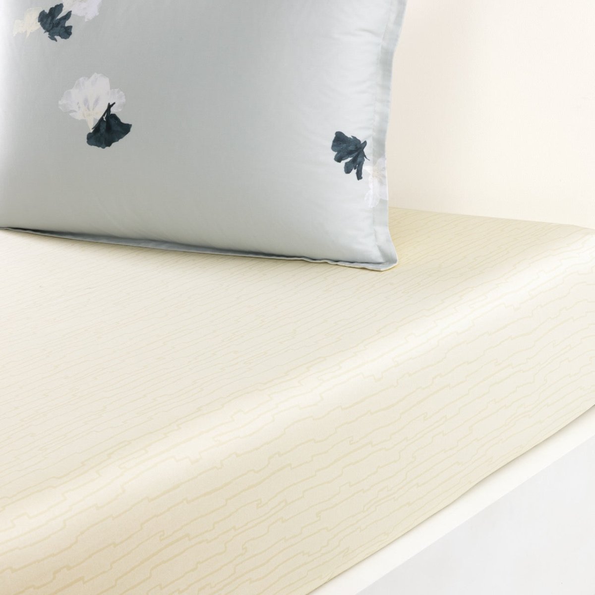 Moon Flowers Fitted Sheet Twin 41 x 79 Hugo Boss Home for Yves Delorme