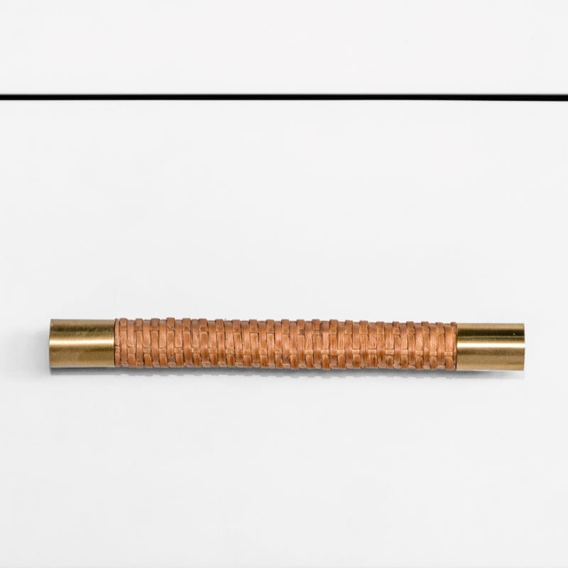 Pelham ONE DRAWER SIDE TABLE WITH RATTAN WRAPPED HANDLE IN MATTE WHITE LACQUER - Detail