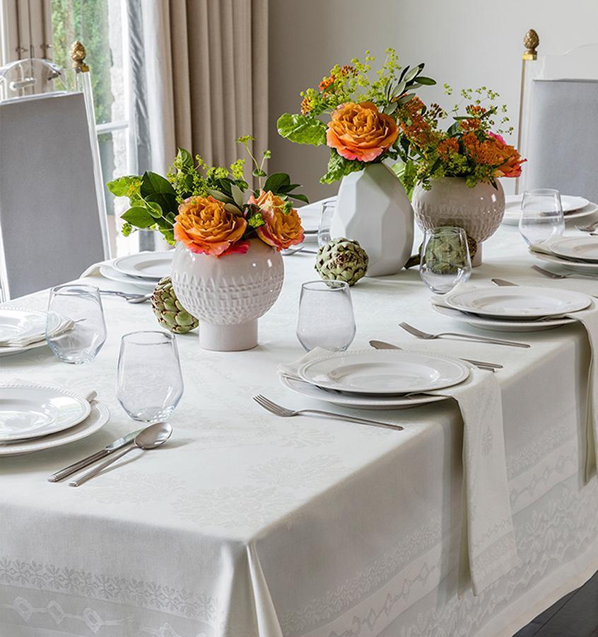 Table Linen, Napkins, Table Cloth and Settings for Beautiful Dining ...