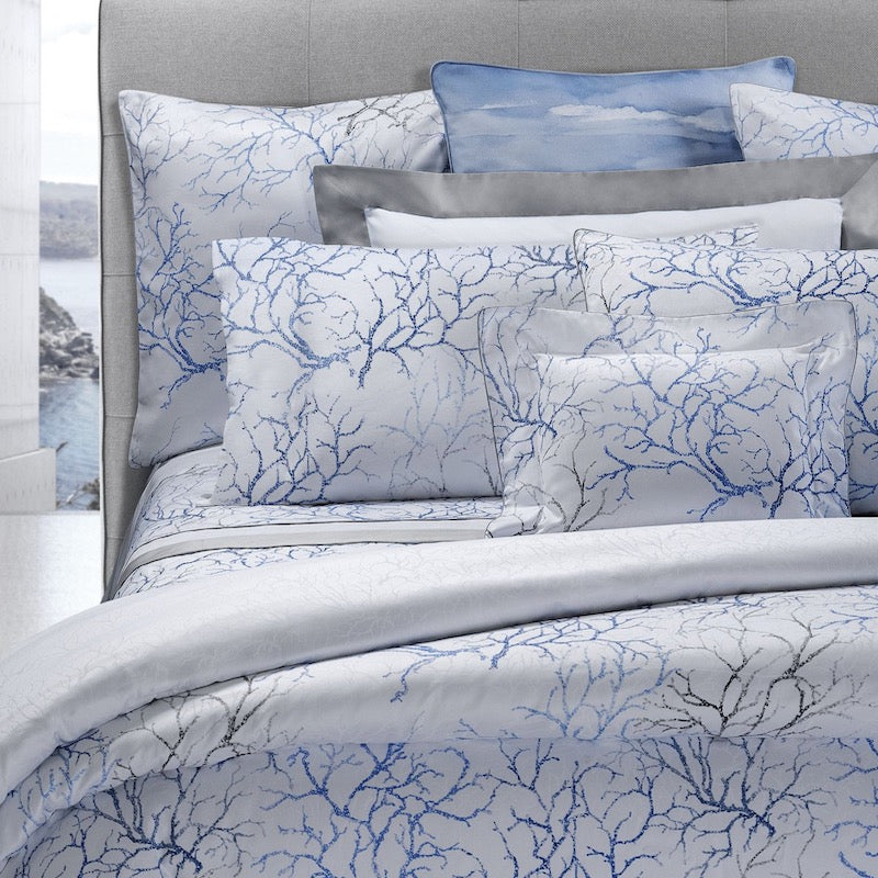 Dea Linens - Fine Luxury Linens and Fine Linens Bedding from Italian Luxury Brand Dea Linens. Duvet Covers, Bed Sheets, Quilts and Coverlets custom-made in Italy. Luxurious Linen and Craftsmanship. Dea Linens at Fig Linens and Home