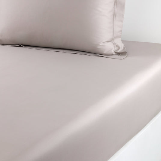 Triomphe Loutre Fitted Sheet by Yves Delorme