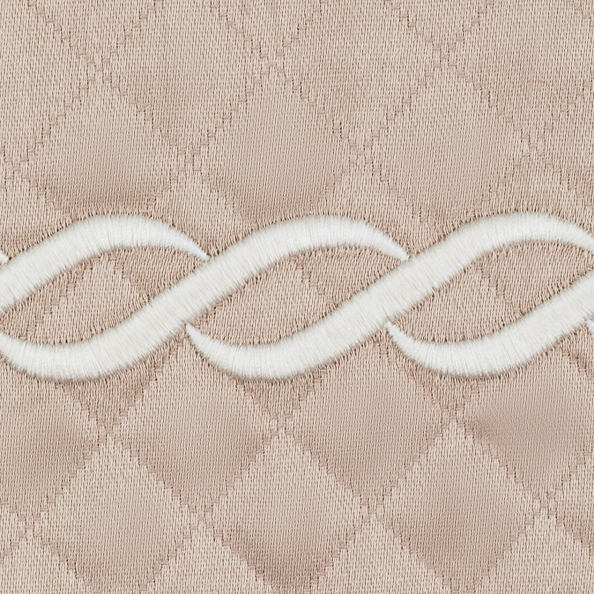 Matouk Classic Chain Scallop Matelasse Swatch Dune and Bone  | Matouk at Fig Linens and Home