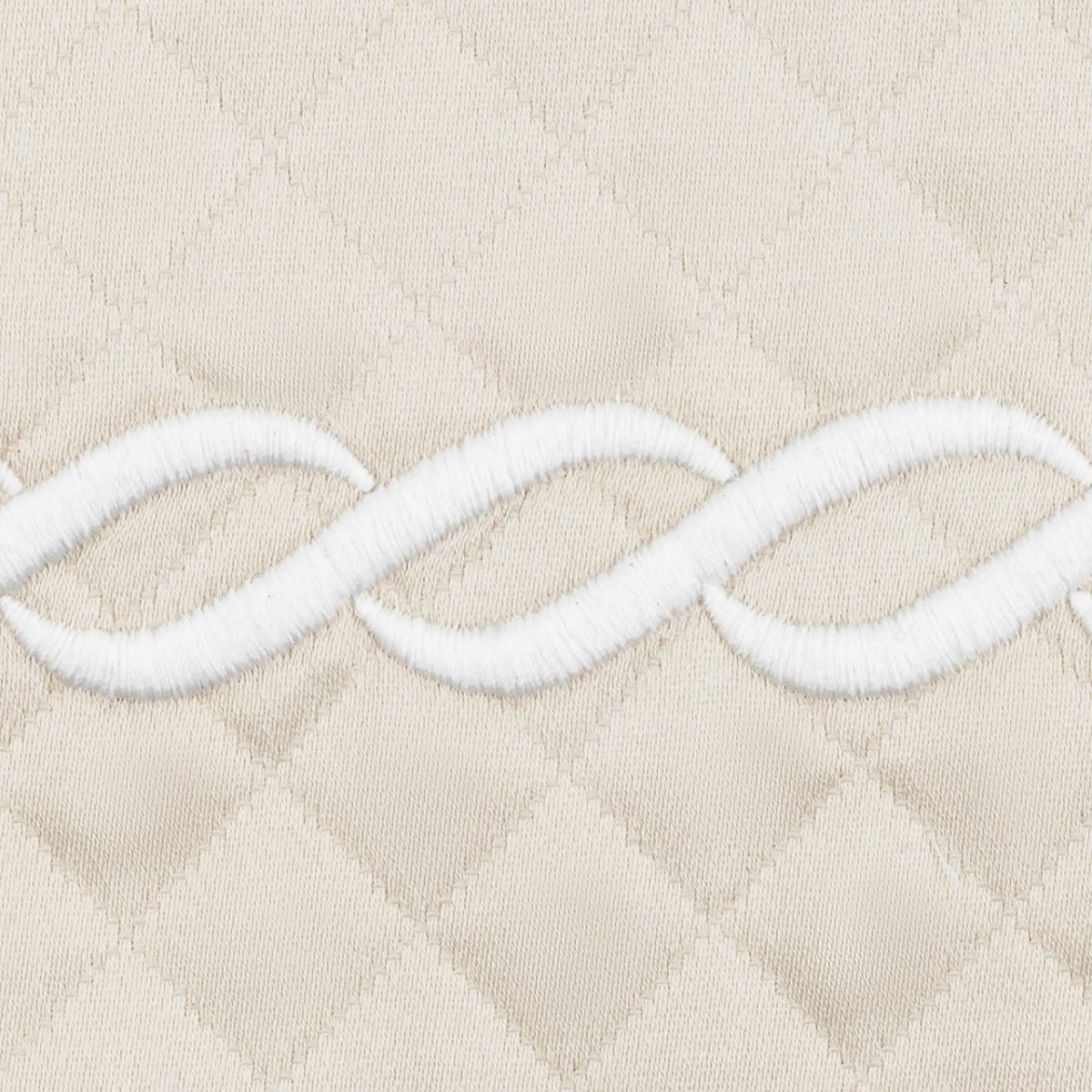 Matouk Classic Chain Scallop Matelasse Swatch Ivory and White  | Matouk at Fig Linens and Home