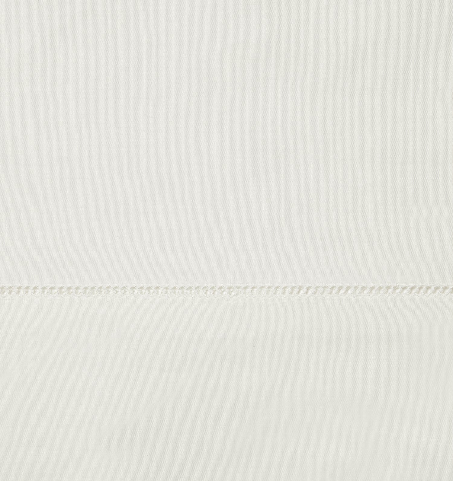 Sferra Spring26 Luxor Flat Sheet Oyster Swatch at Fig Linens And Home