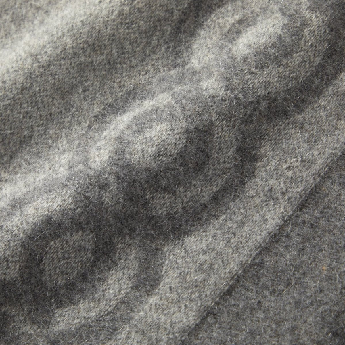 Chain Detail on Joyau Brume Cashmere Throw Blankets | Yves Delorme Couture Decor