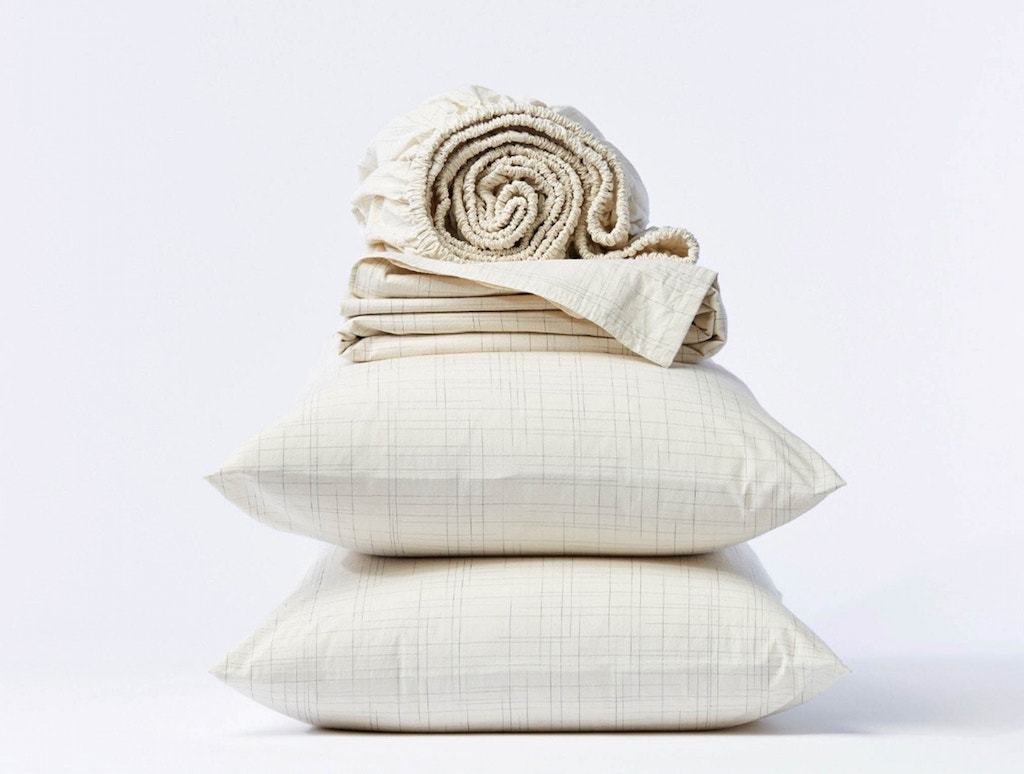 Coyuchi Crinkled Percale Sheet Set - Thumbnail 3