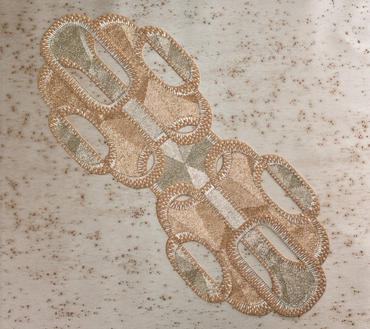 Palisade Table Runner in Gold Silver Kim Seybert Figlinensandhome 2