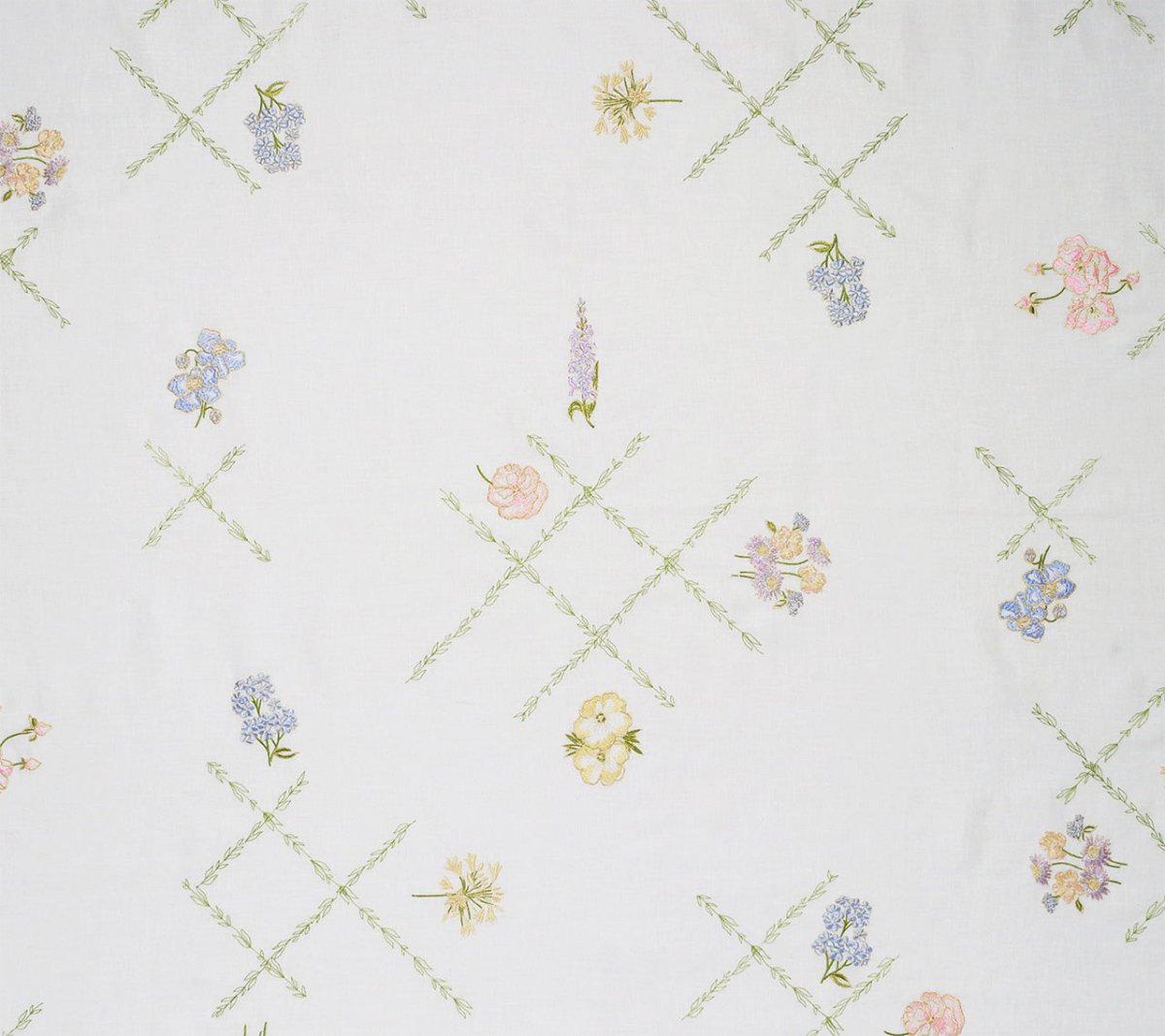 Trellis Tablecloth in White & Multi | Kim Seybert Tablecloths at Fig Linens and Home 2