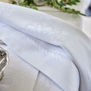 lumière d'étoiles diamant white napkin | Le Jacquard Francais - Cloth napkins on holiday table