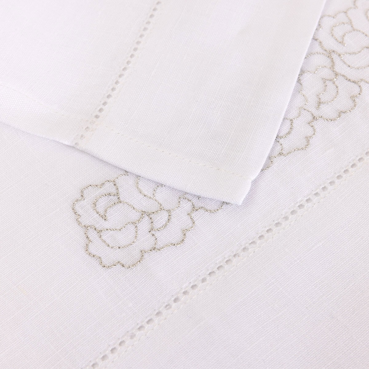 Yves Delorme Festons Embroidered Linen Fingertip Towels Detail View