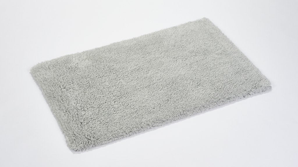Fig Linens - Elysee Silver Bath Rug by Abyss and Habidecor - Angle