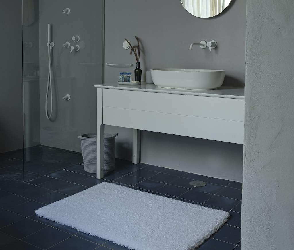 Fig Linens - Elysee White Bath Rug by Abyss and Habidecor - Lifestyle