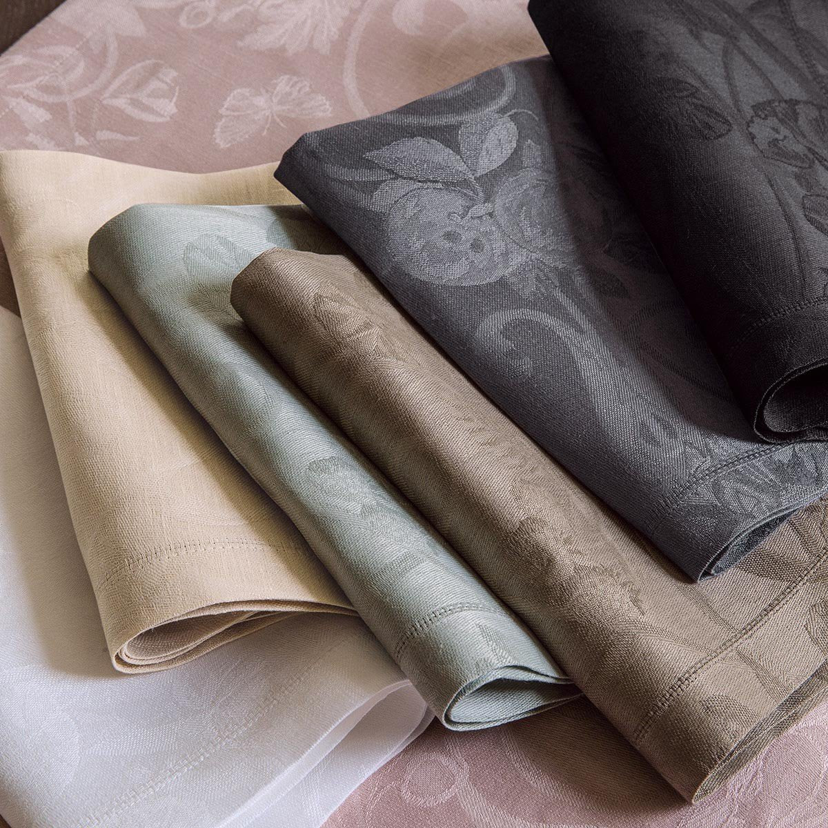 Le Jacquard Français Tablecloths | Tivoli in Powder Pink Linen