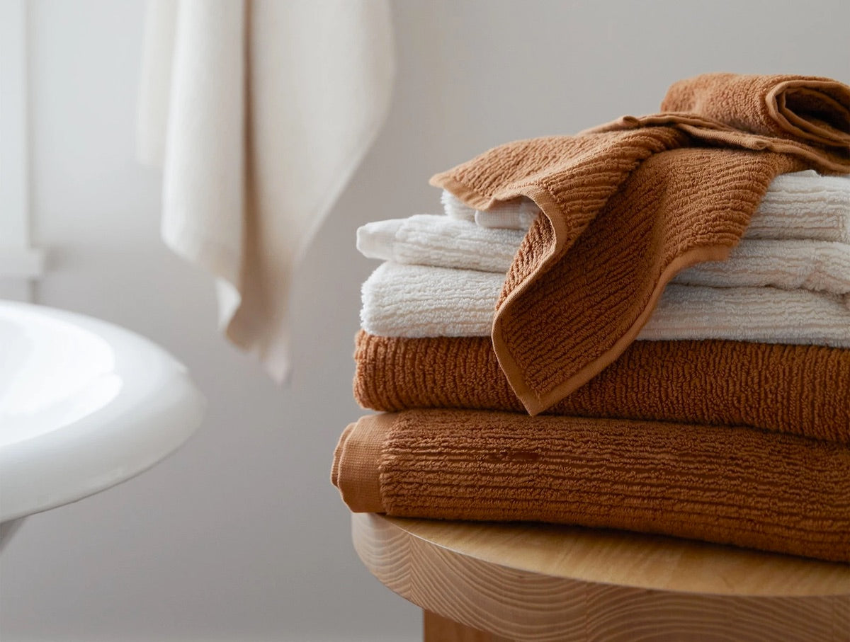 https://www.figlinensandhome.com/cdn/shop/products/fig-linens-coyuchi-temescal-terra-bath-towels-closeup_1200x.jpg?v=1647886173