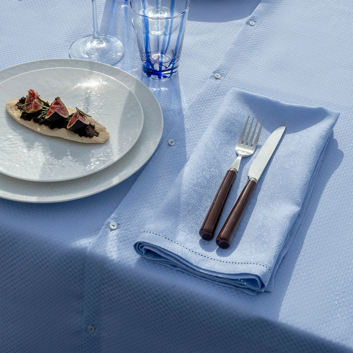 Portofino Fiori Blue Napkins & Placemats by Le Jacquard Français - Lifestyle