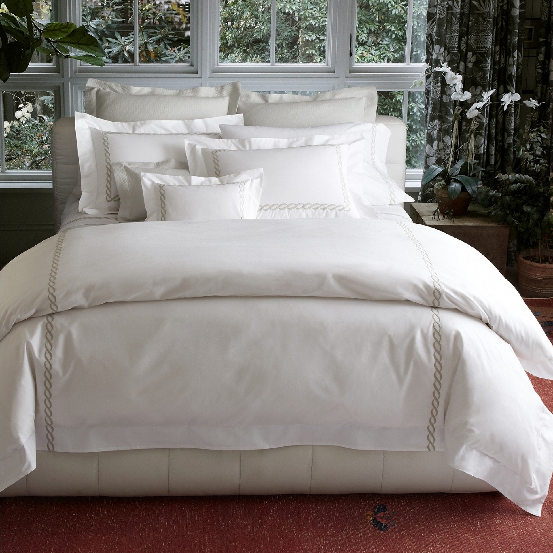 Matouk Luxury Bedding - Classic Chain Percale Duvet, Sheets and cases - Fig Linens